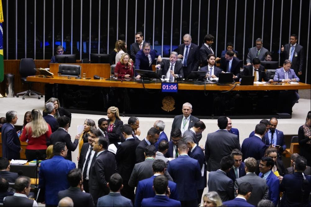 Plenário da Câmara aprovou o novo marco fiscal nesta terça (23)