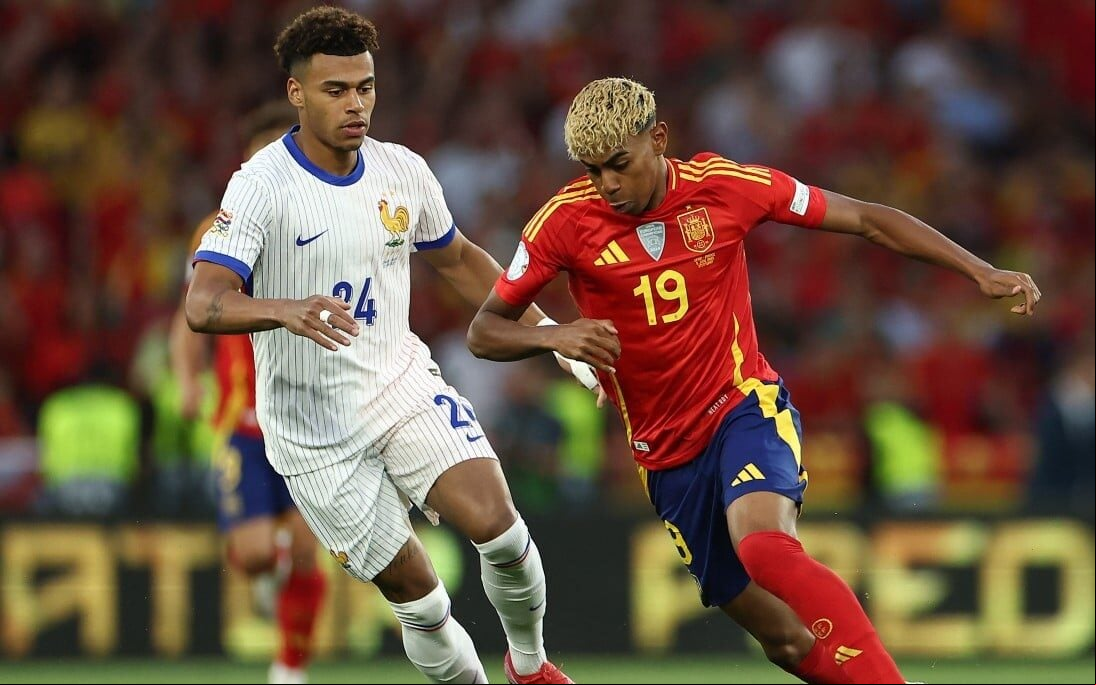 Espanha e França se enfrentam pela Liga das Nações (Foto: FRANCK FIFE / AFP)