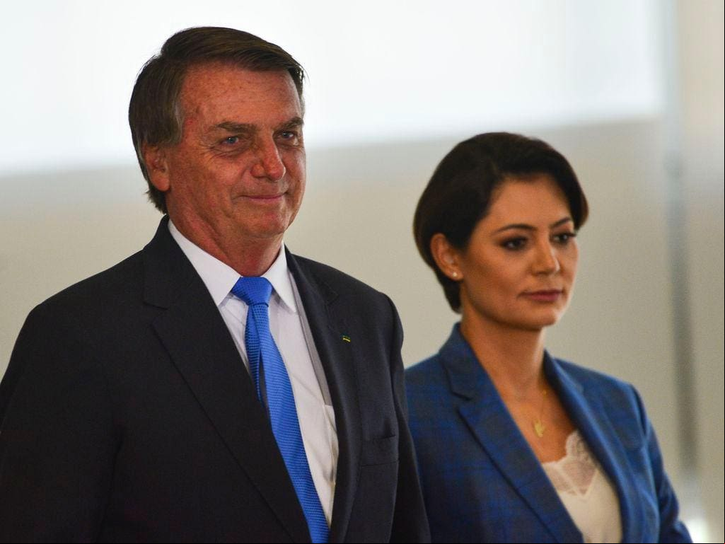 Jair Bolsonaro e a esposa Michelle