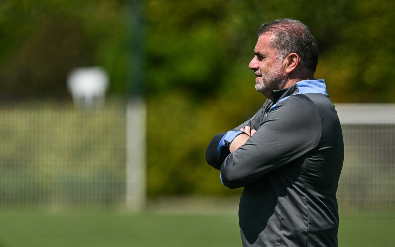 Ange Postecoglou no comando do Tottenham (Foto: Ben Stansall/AFP)