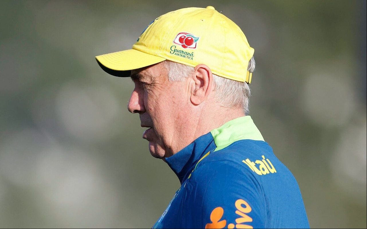 Carlo Ancelotti durante primeiro treino no comando da Seleção Brasileira (Foto: @rafaelribeirorio / CBF)