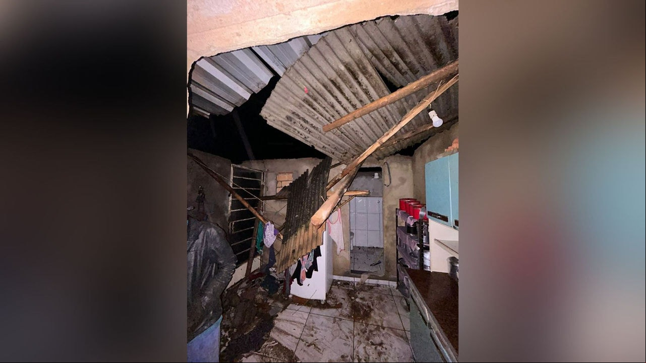 Quinze casas foram danificadas pela força dos ventos
