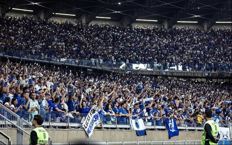 Torcida empurrou o time do Cruzeiro na vitória sobre o Palmeiras, domingo (1º), no Mineirão (Foto: Gustavo Aleixo/Cruzeiro)