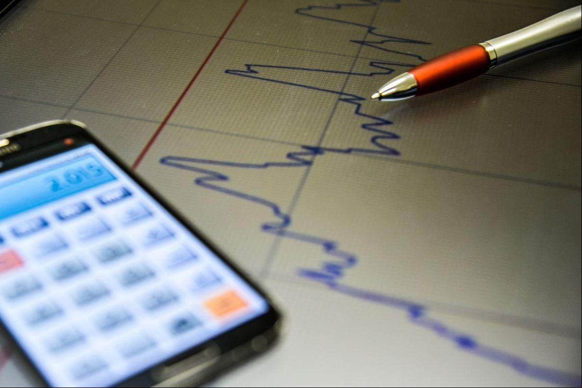 Mesmo com a Selic em dois dígitos, a inflação, que persiste alta, segundo estimativas do relatório Focus, continuará acima da meta ao longo de 2025