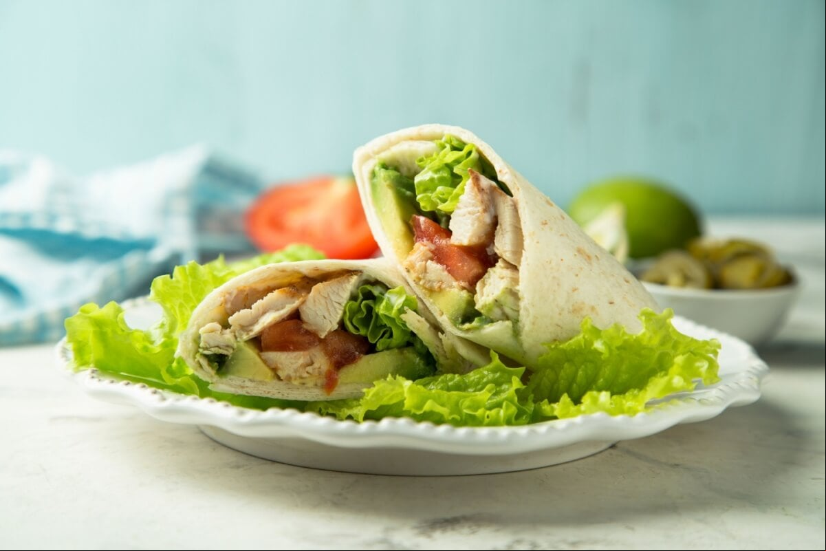 Wrap de frango com abacate