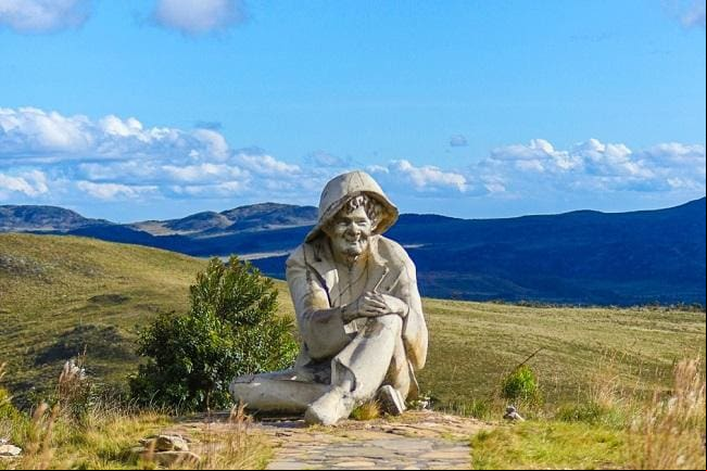 Juquinha, icônica estátua em argila, foi esculpida pela artista plástica Virgínia Ferreira