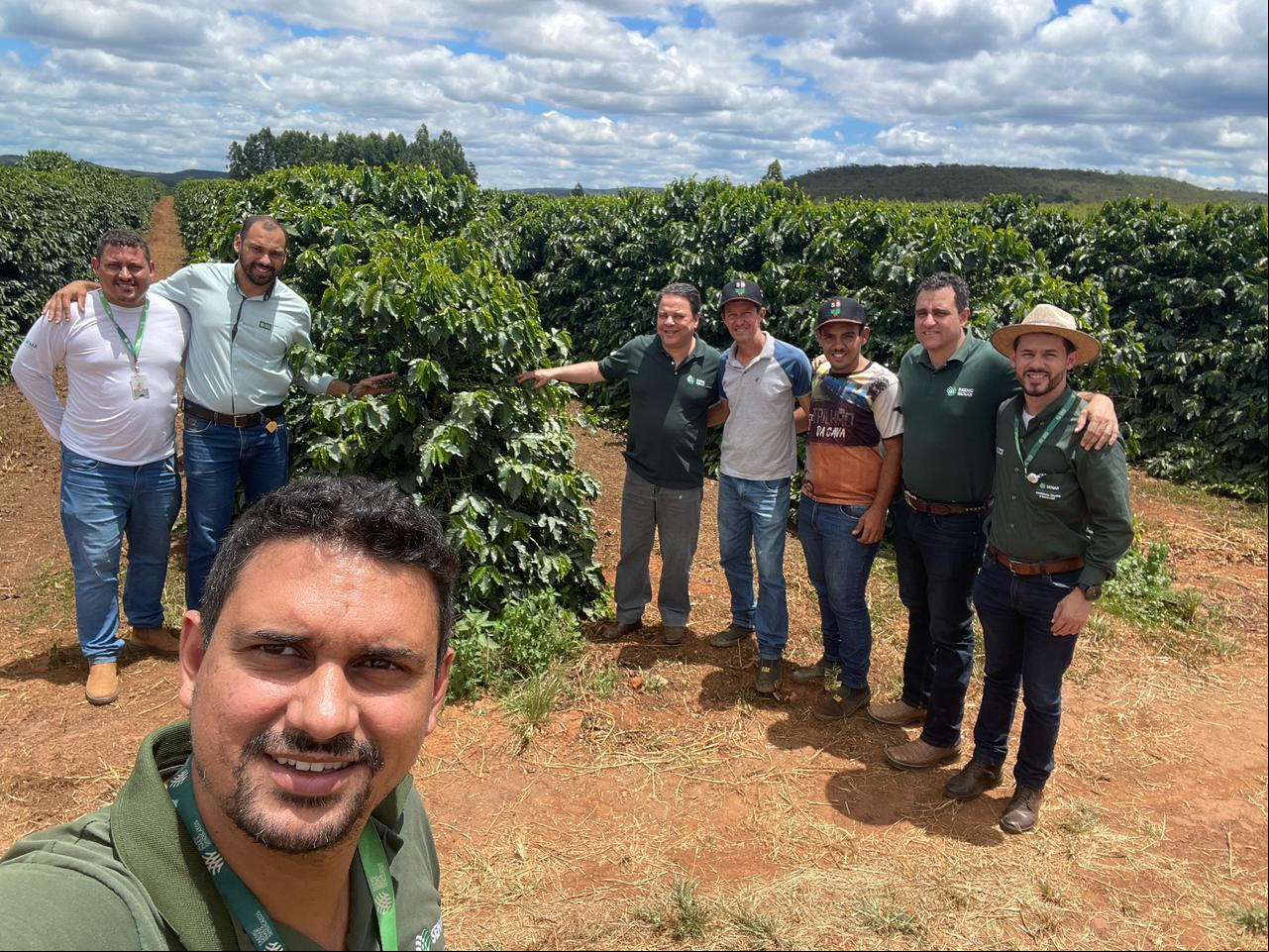 Na cafeicultura, a produtividade média aumentou 28%, a produção total cresceu 26%, enquanto o custo operacional por hectare caiu 40%