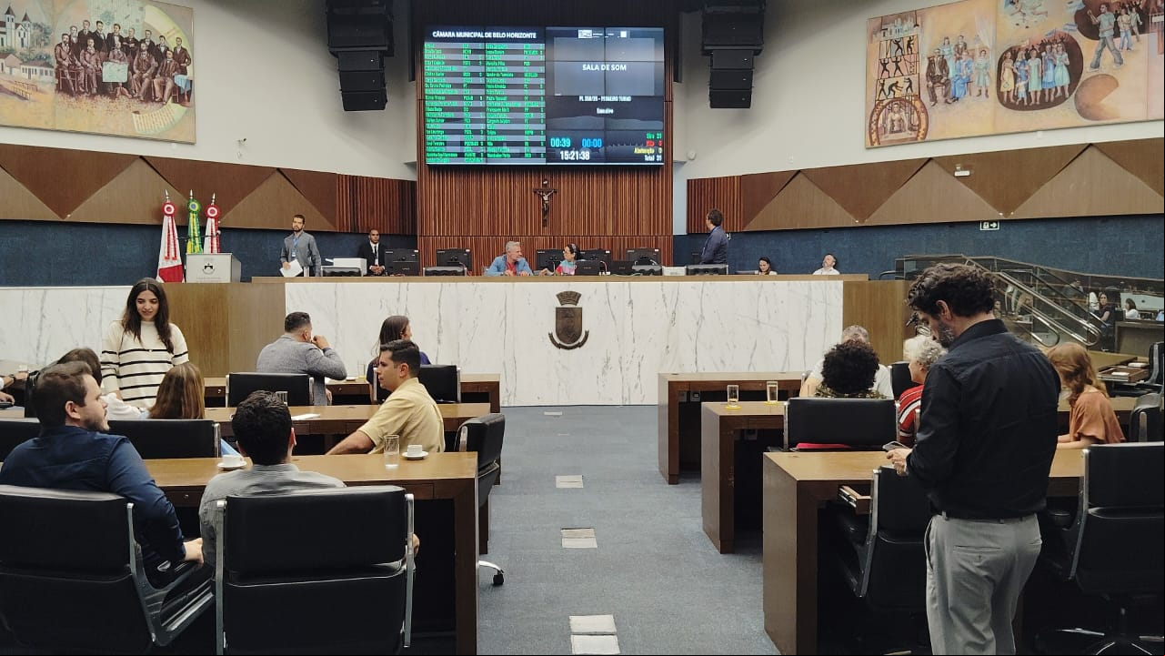 Plenário da Câmara de Belo Horizonte durante sessão realizada nesta quarta-feira (4 de junho) para votação de projeto que autoriza a prefeitura a pagar projetos que "levaram bomba"