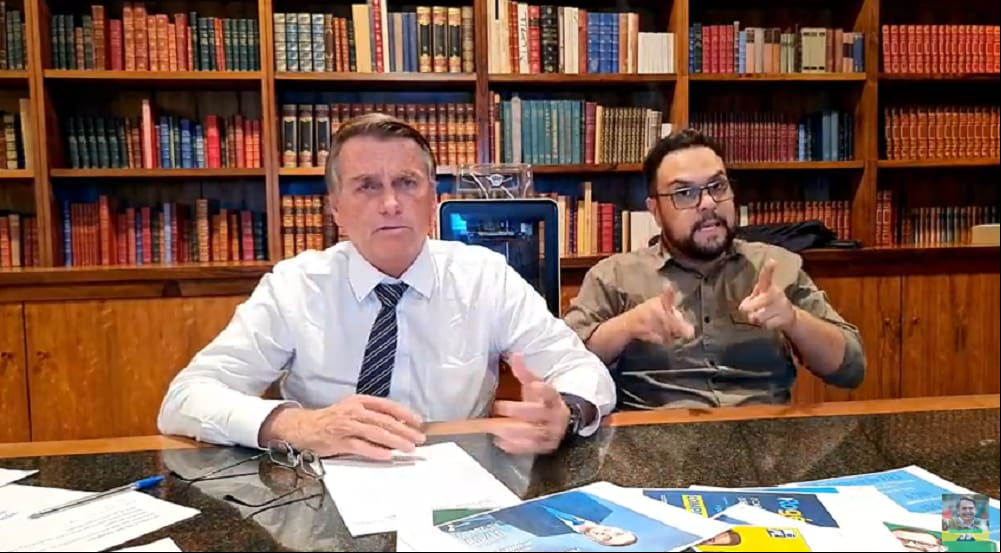 Presidente Jair Bolsonaro (PL) em live para apoiadores nas redes sociais, nesta quinta-feira (1º)