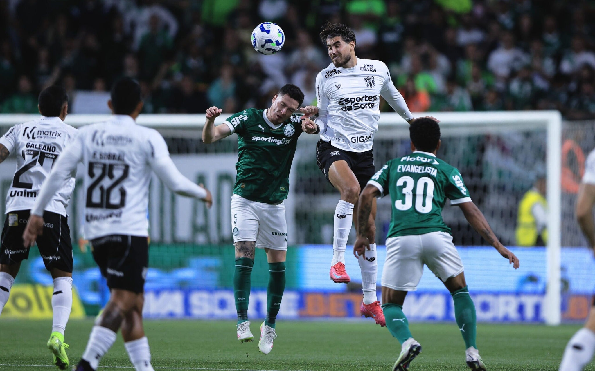 Pedro Raul, do Ceará, em partida contra o Palmeiras pela Copa do Brasil (Foto: Ettore Chiereguini/AGIF)