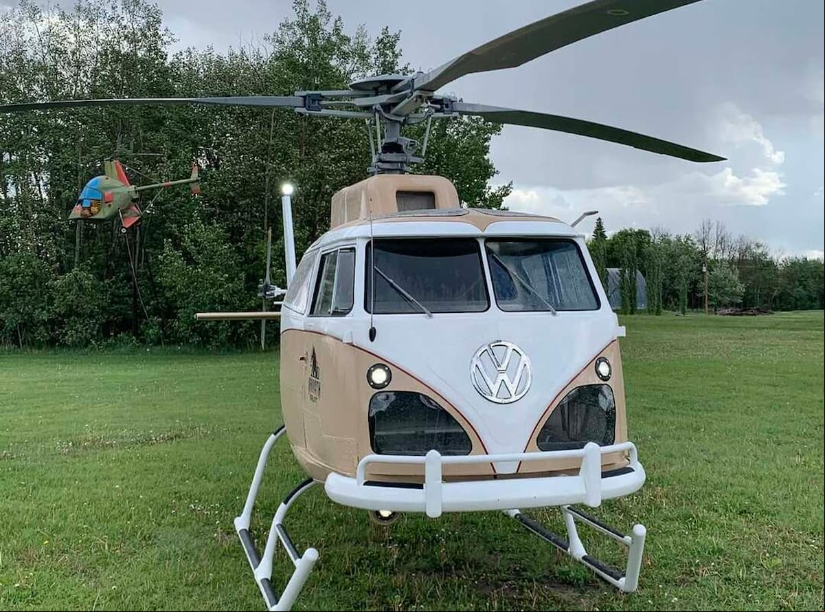 Técnico aeronáutico Chuck Teschke está reinventando a icônica van com peças de helicóptero