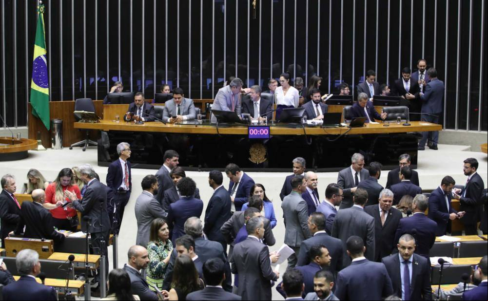 Governo terá dificuldades para aprovar pacote fiscal na Câmara enquanto não for resolvido ime sobre emendas